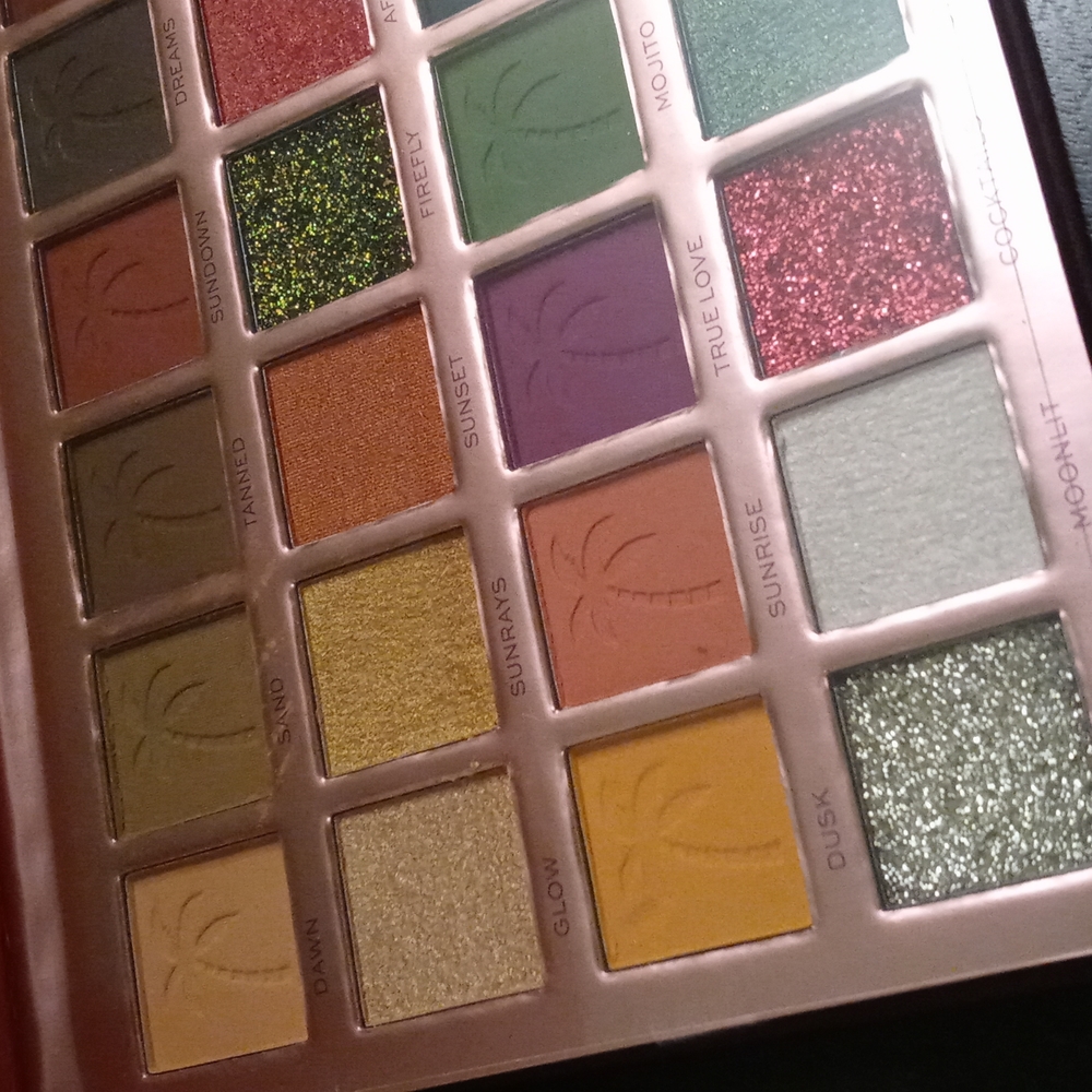 Revolution Tammi X Revolution Tropical Twilight eyeshadow palette - Picture 3 of 6